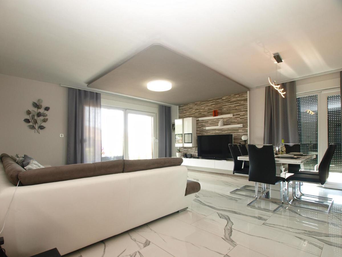 Villa Monteci 2052 Galižana Екстериор снимка