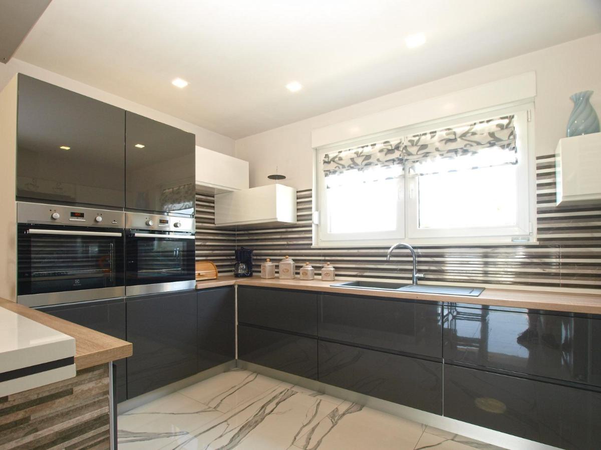 Villa Monteci 2052 Galižana Екстериор снимка