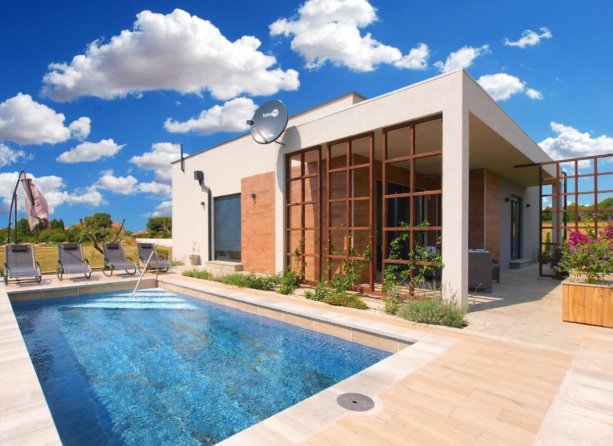Villa Monteci 2052 Galižana Екстериор снимка