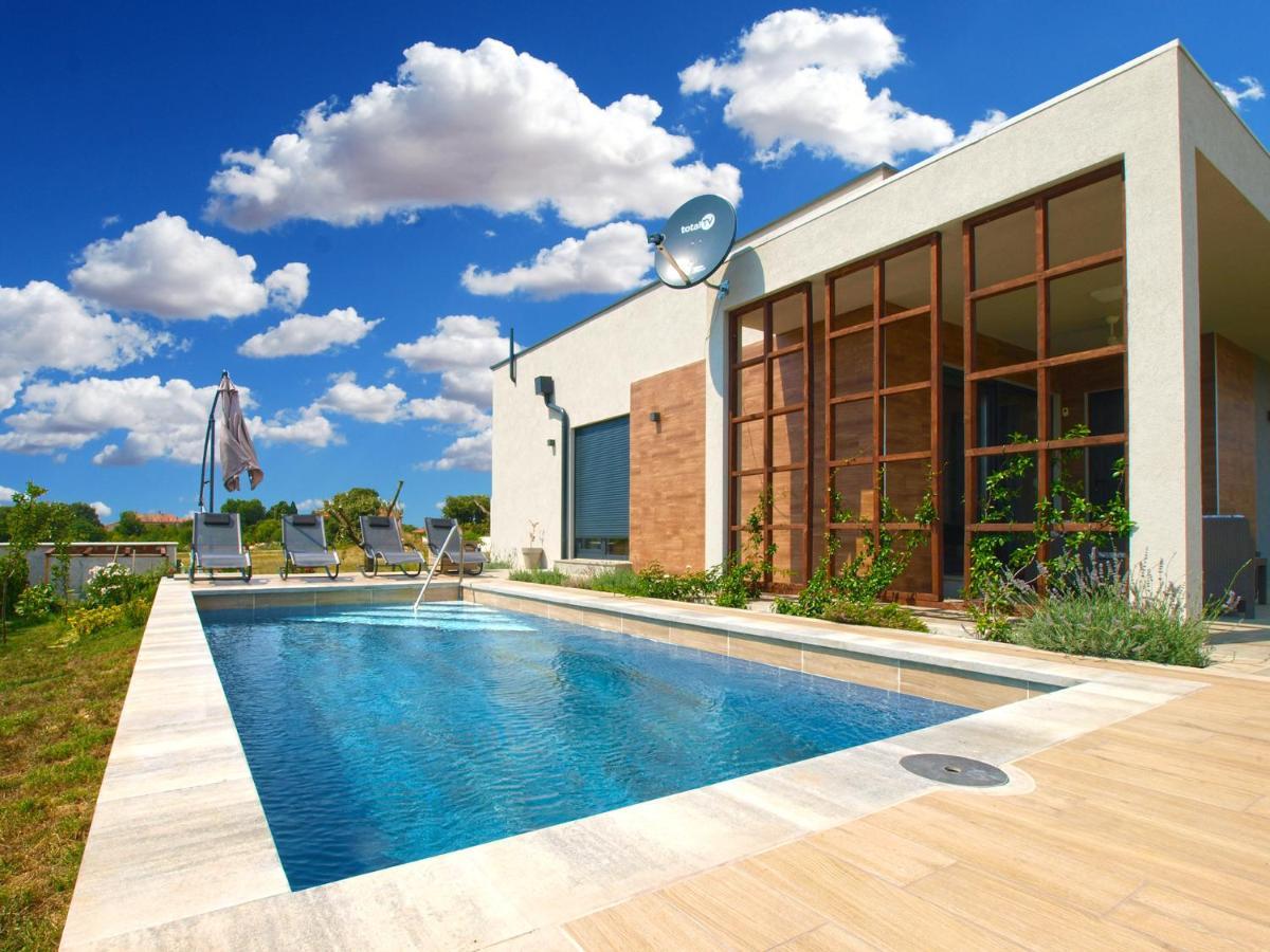 Villa Monteci 2052 Galižana Екстериор снимка