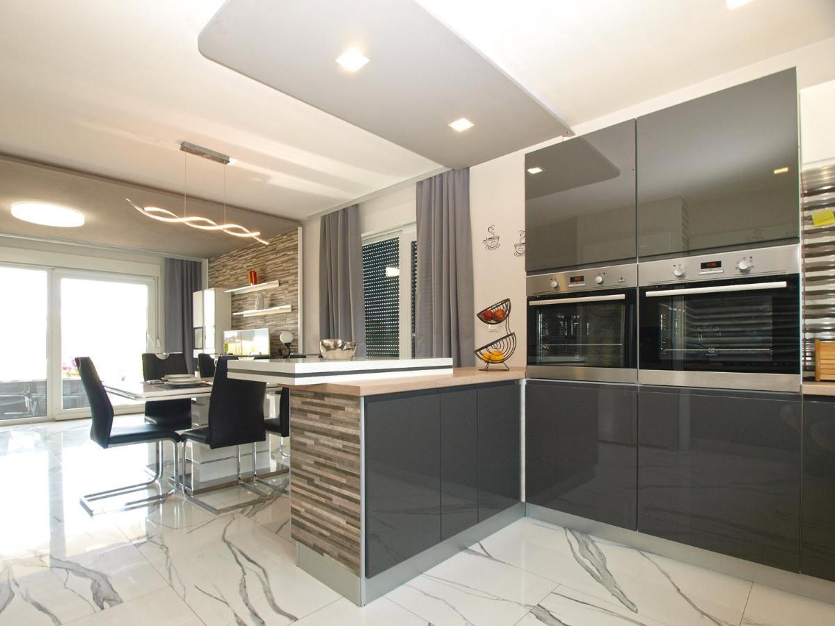 Villa Monteci 2052 Galižana Екстериор снимка