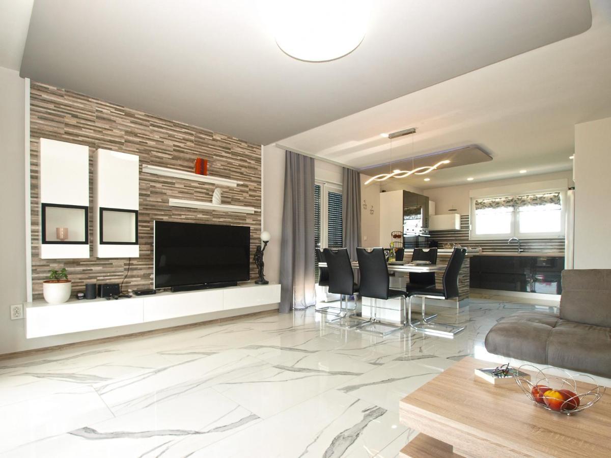 Villa Monteci 2052 Galižana Екстериор снимка