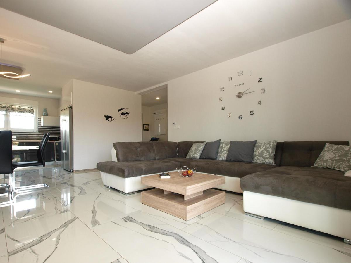 Villa Monteci 2052 Galižana Екстериор снимка