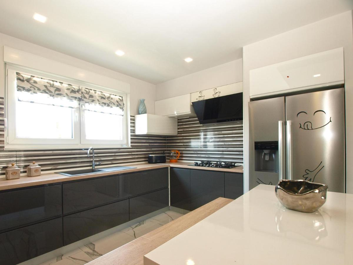 Villa Monteci 2052 Galižana Екстериор снимка