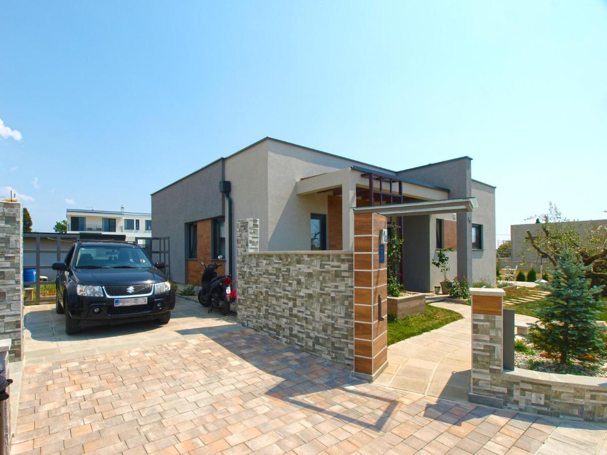 Villa Monteci 2052 Galižana Екстериор снимка