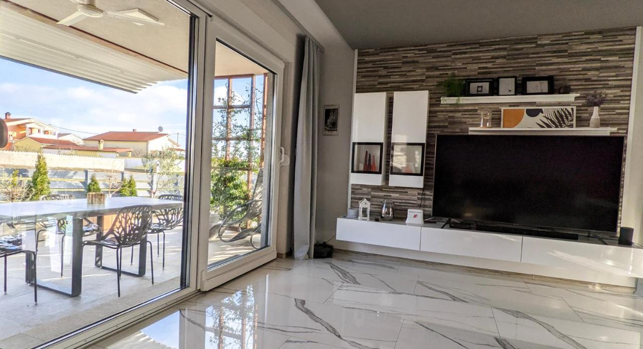 Villa Monteci 2052 Galižana Екстериор снимка